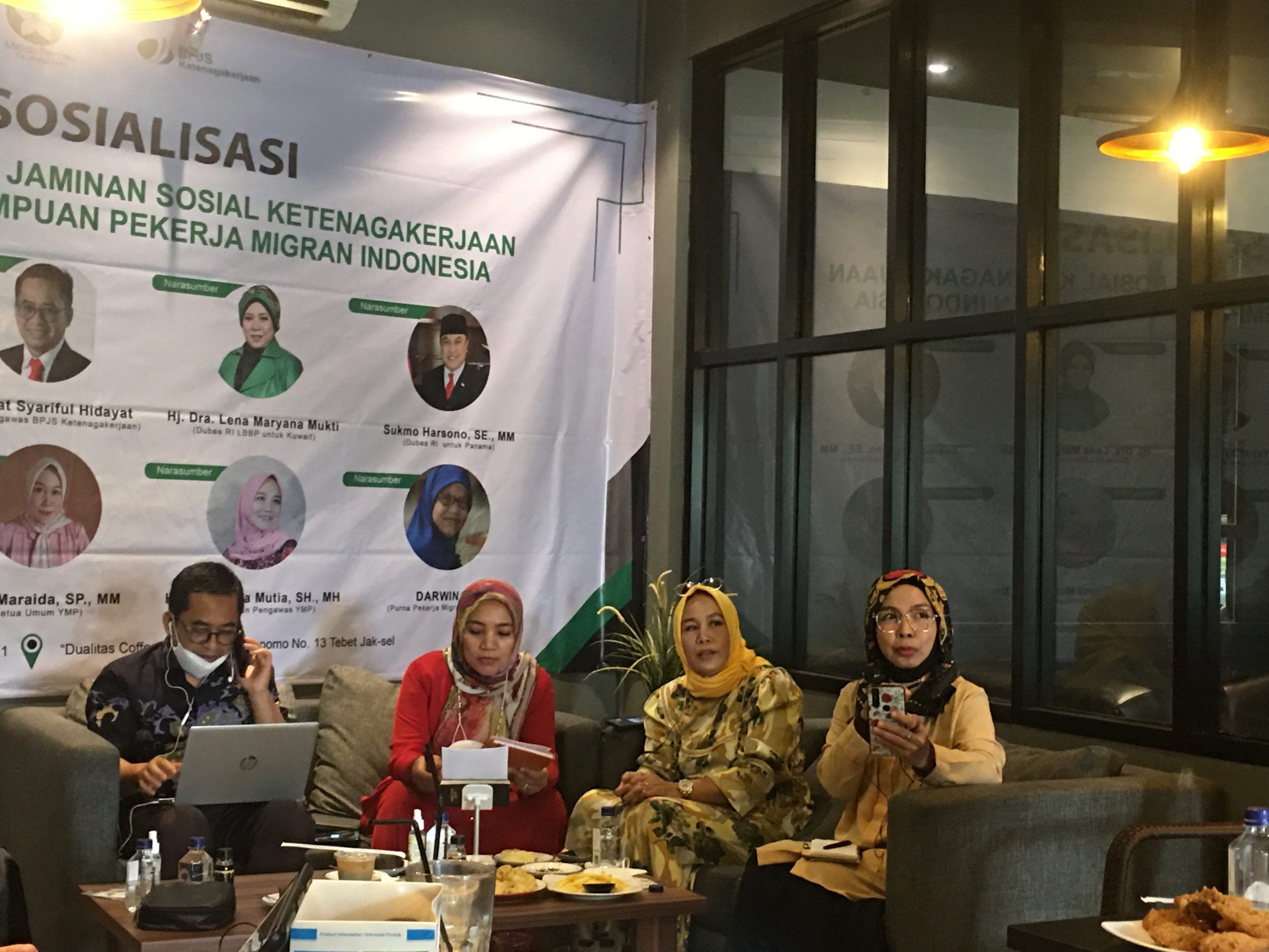 Diskusi tentang "Urgensi Program Jaminan Sosial Ketenagakerjaan Terhadap Perempuan Pekerja Migran Indonesia" di Jakarta Selatan, Rabu (15/12)./A Arista Munandar