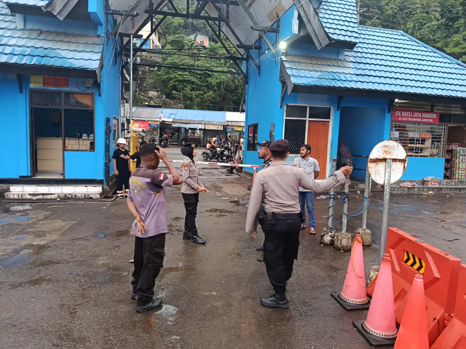 Jaga Stabilitas Kamtibmas Nataru, Personel Operasi Lilin Cartenz 2025 Amankan Pelabuhan Jayapura