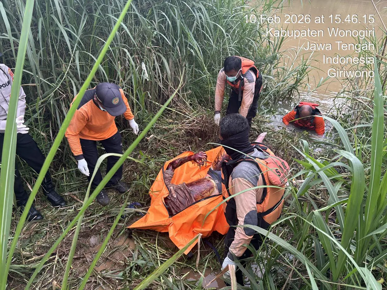 Polisi Evakuasi Penemuan Jenazah di Tepi Bengawan Solo, Tak Ditemukan Tanda Kekerasan